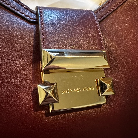 Michael Kors Brown and Gold Shoulder Bag with Chain Strap - Picture 5 of 7